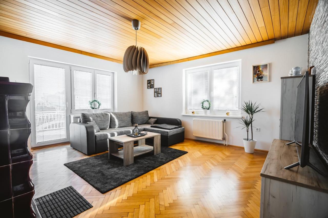 Drive Caffe Apartments Trzin Buitenkant foto