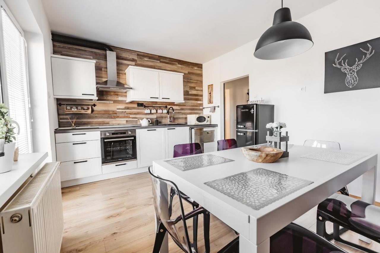 Drive Caffe Apartments Trzin Buitenkant foto